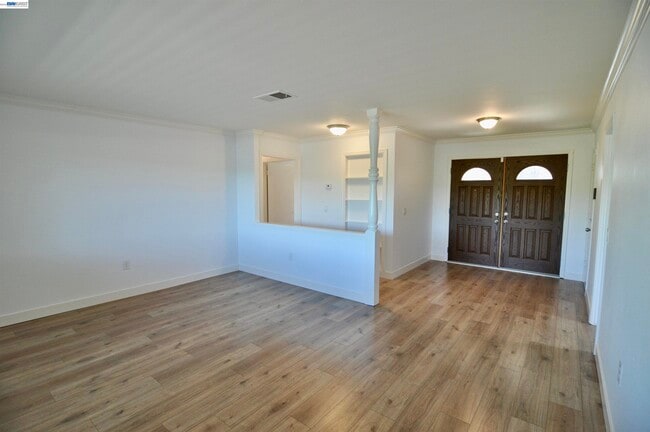 Building Photo - 9127 Tangerine St