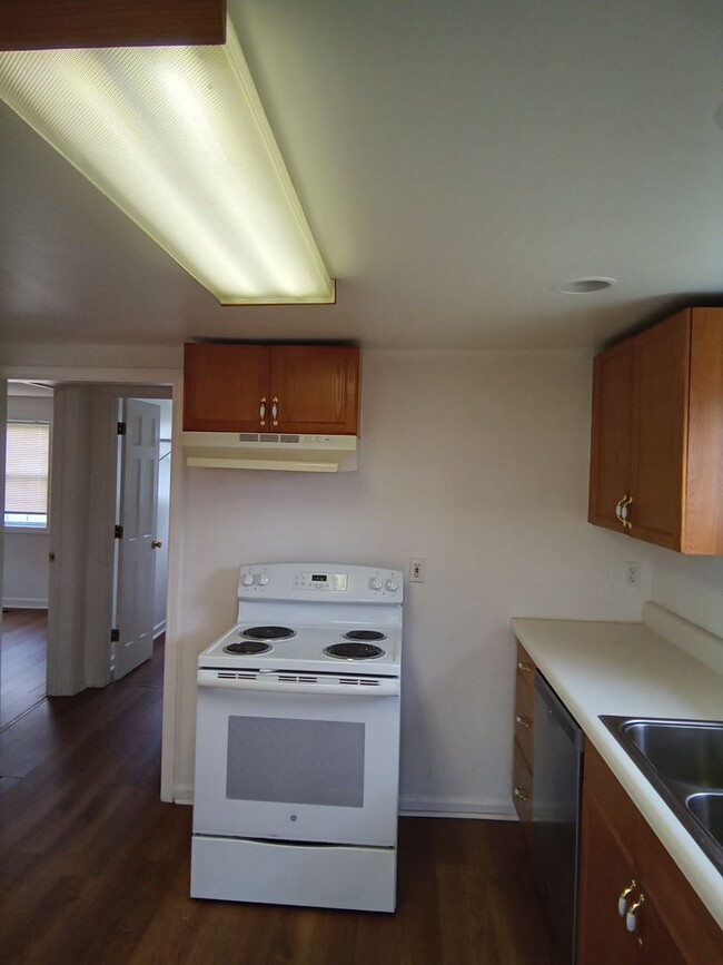 Building Photo - Maryville 37804 - 1 bedroom, bath in duplex, bottom unit - Contact Sharon Arnwine (865) 313-7215
