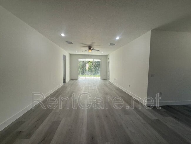 Building Photo - 10034 N Darwin Way