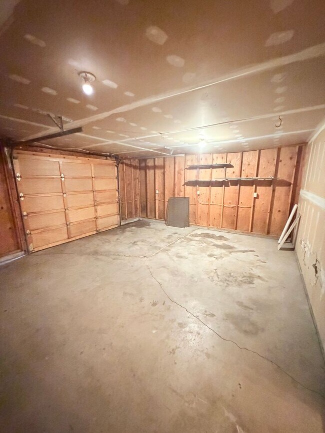 Building Photo - 217 Ash St