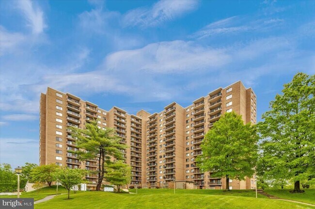 Building Photo - 200 N Pickett St