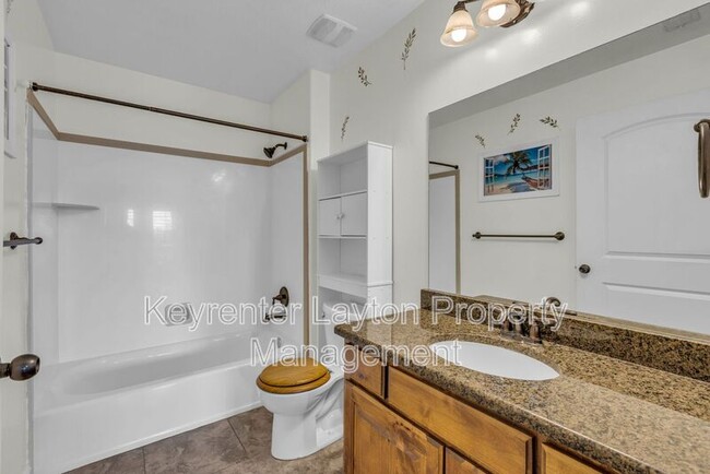 Building Photo - 905 S Main St