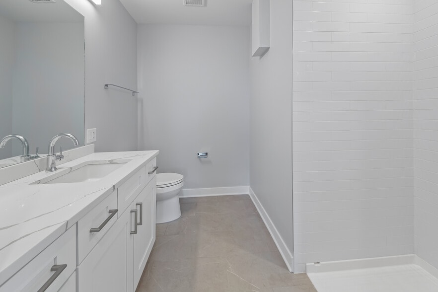 Building Photo - 4637 N Ashland Ave