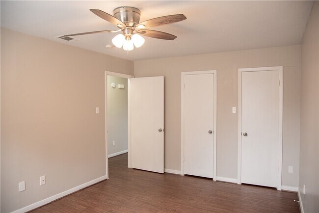 Building Photo - 700 Navarro Dr