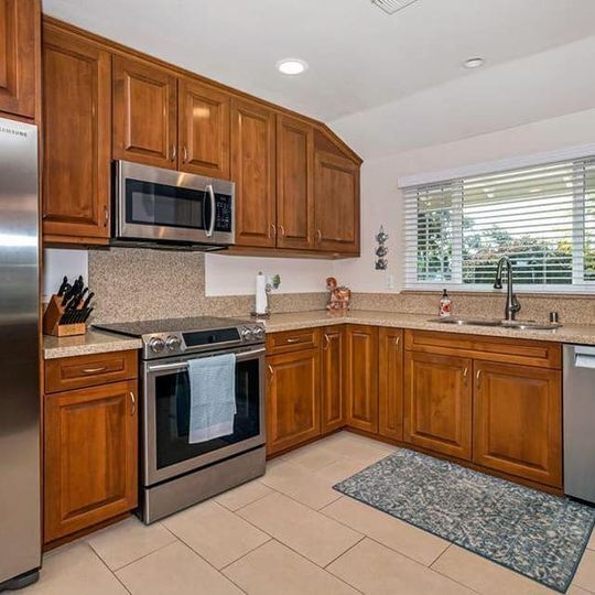 Kitchen - 3705 Putter Dr