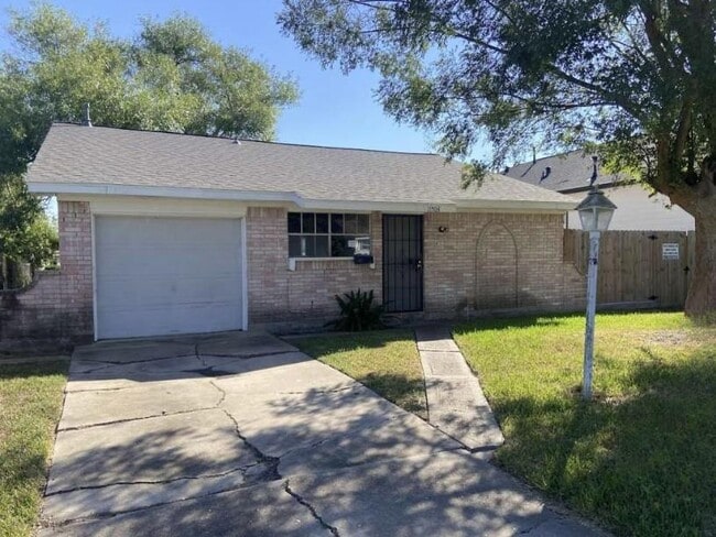 Primary Photo - 11503 Bay Cedar Dr