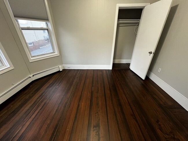 Building Photo - 158 Holland St