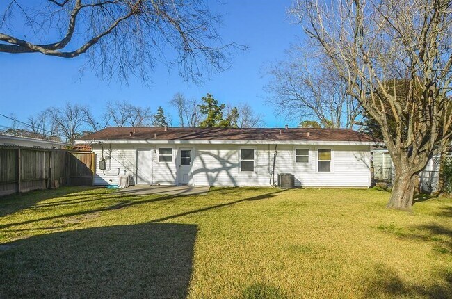 Building Photo - 6923 Cole Creek Dr