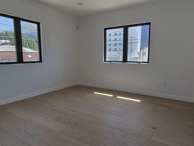 Building Photo - NO MIN CREDIT SCORE REQUIRED, BK OKAY, PAST EVICTION OKAY!, BACKGROUND FRIENDLY. Apply at "The Re...