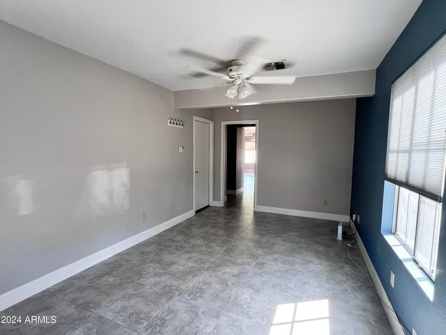 Building Photo - 4446 E Graythorn St