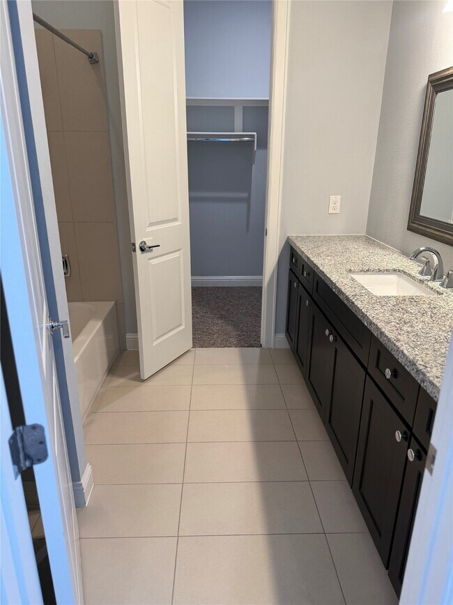 Building Photo - 2522 Hutchins St