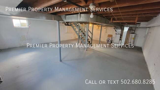 Building Photo - 513 Lyndon Ln