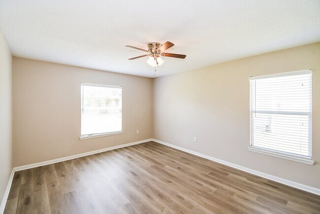 Building Photo - 10332 Marsh Hawk Dr