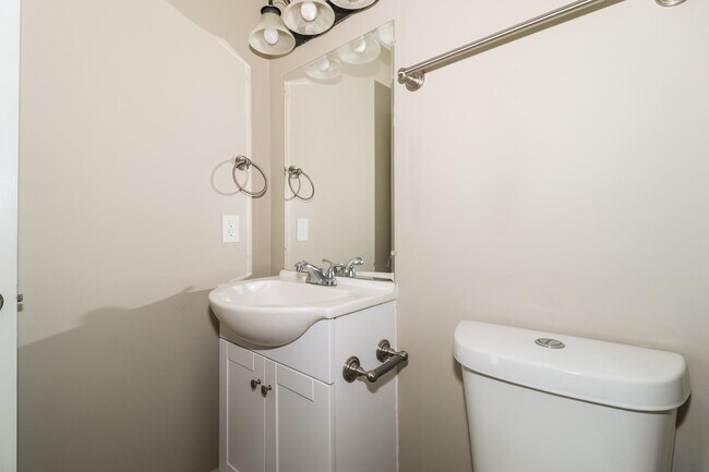 Building Photo - 2156 Oldfield Dr