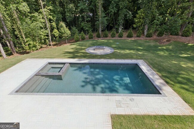 Building Photo - 1000 Clementstone Dr NE