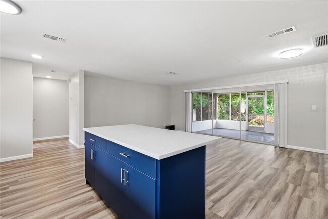 Building Photo - 2465 Brentwood Dr