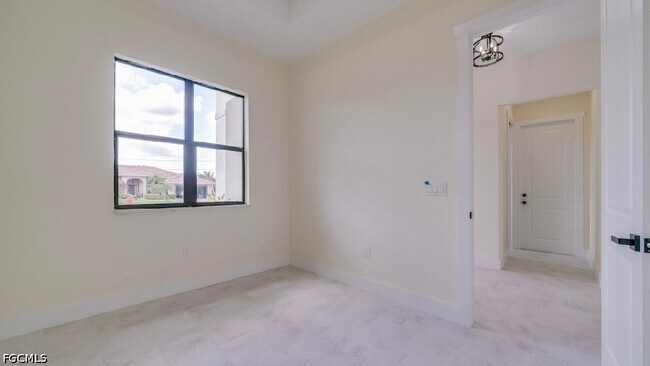 Building Photo - 141 SW 37th Pl