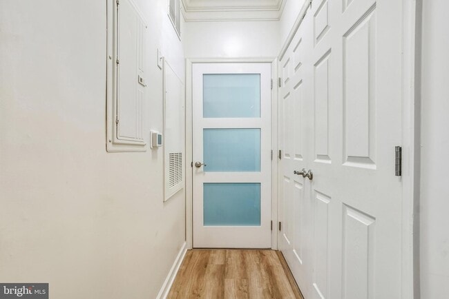 Building Photo - 27 Booth St