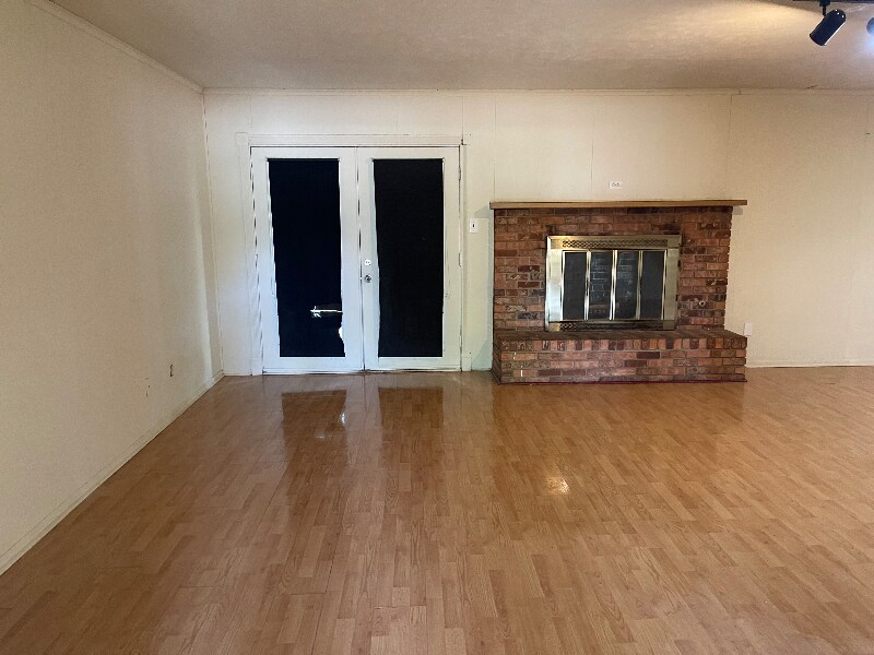 Building Photo - 2111 Scripture St