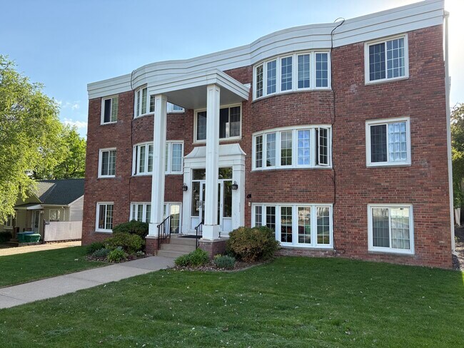 Primary Photo - Lynn Apartments