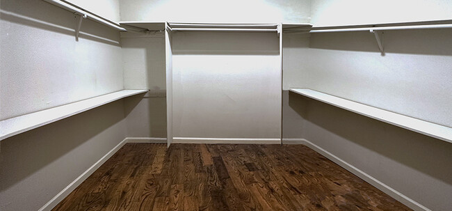 Walk in closet - 8710 Park Ln