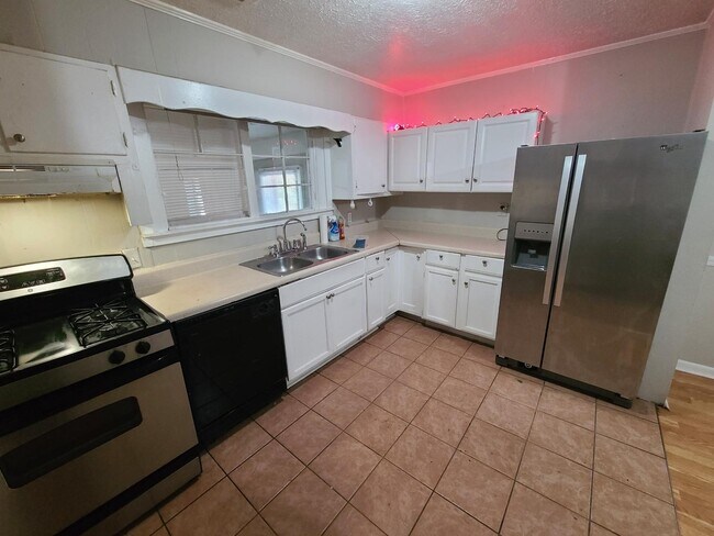 Building Photo - 1662 Idlewood Rd