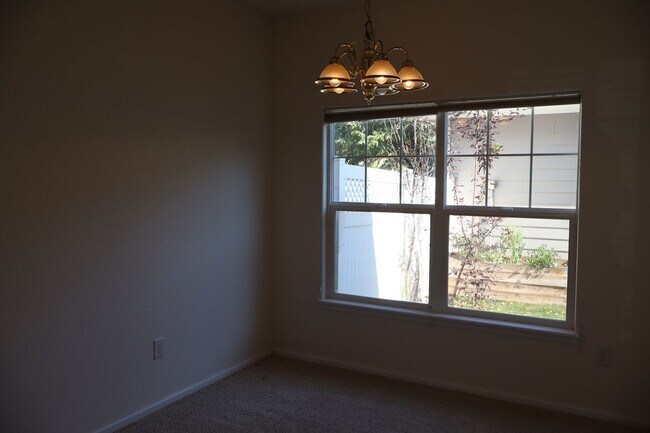 Building Photo - Spacious 2 Bed, 2.5 Bath Fort Collins Town...