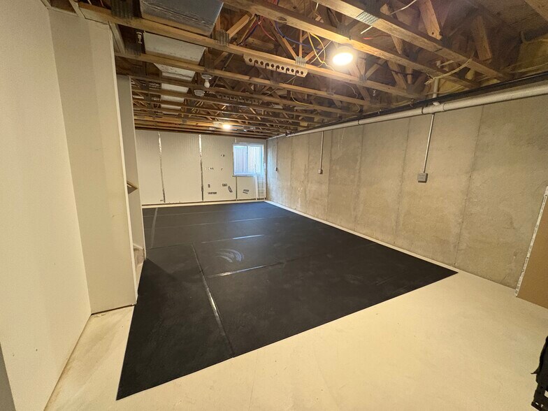 Building Photo - 906 Blue Meadow Dr