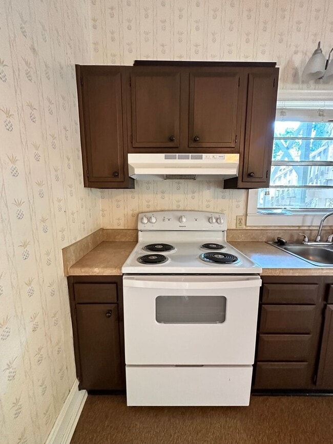 Building Photo - Downtown Fernandina Beach! Sunny 2 Story!