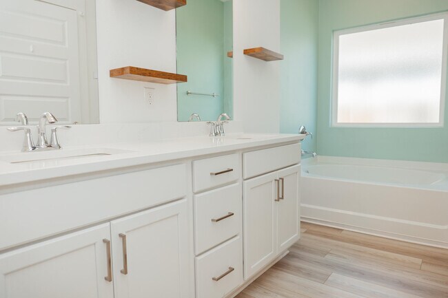 Building Photo - 233 Lyla Ln