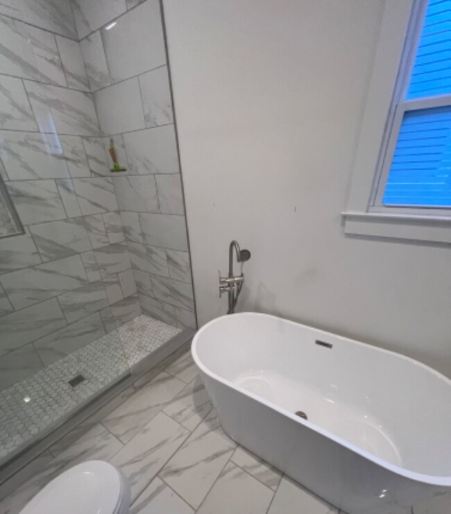 Building Photo - 1425 S Floyd St