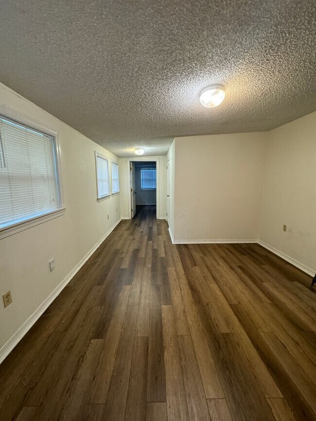 Building Photo - 3712 Hyacinth Ave