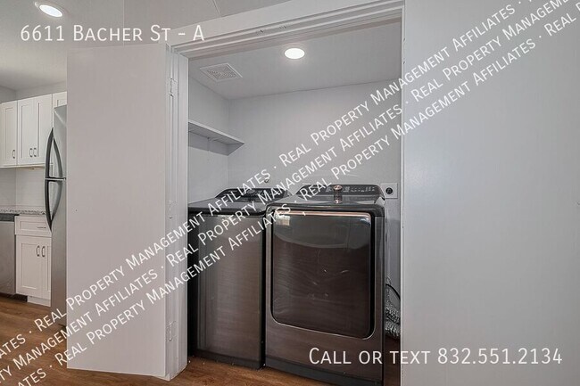 Building Photo - 6611 Bacher St
