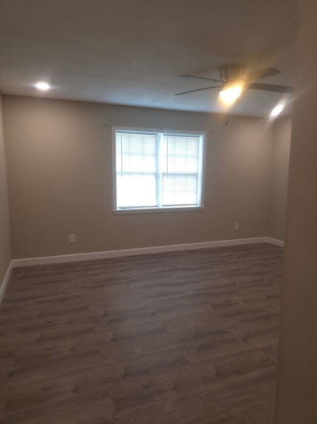 Building Photo - 3 Bed | 2.5 Bath Rental in North Lake Charles