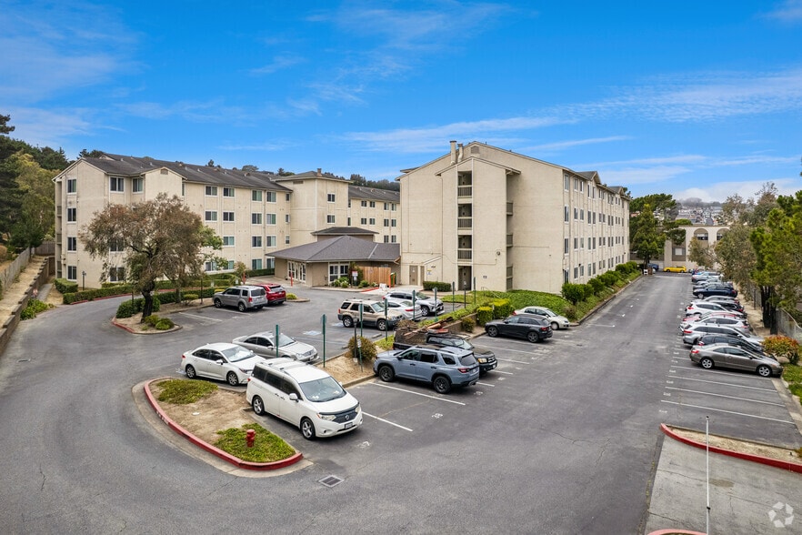 Primary Photo - Amberwood Apartments