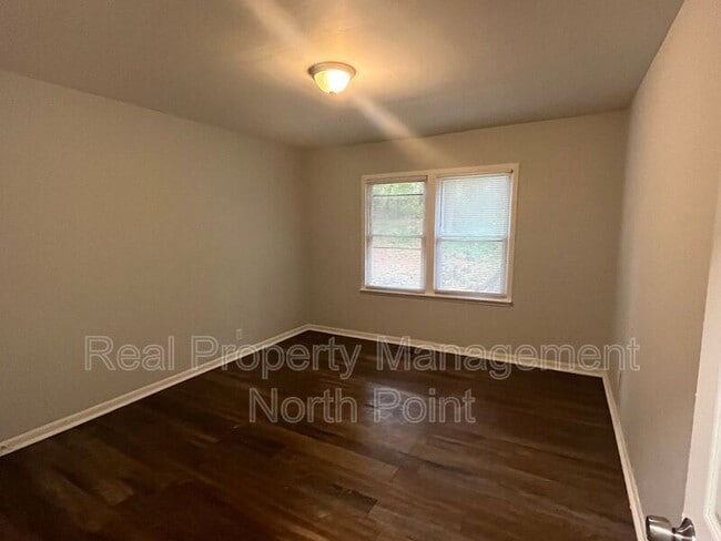 Building Photo - 466 Birney St NE