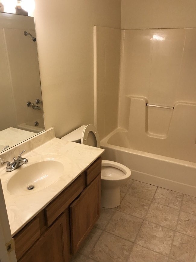 BATHROOM - 108 Morgan St