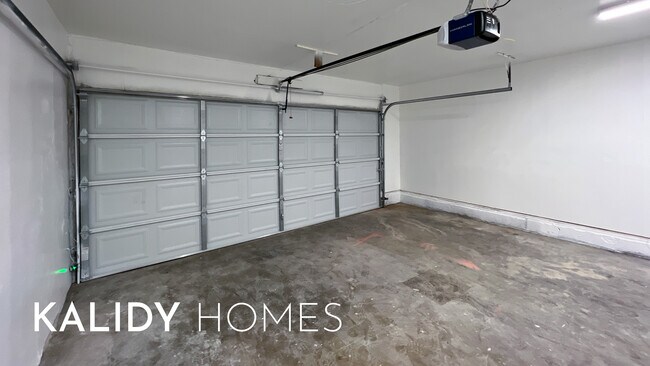 Building Photo - 702 Amity Ln