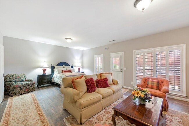 Building Photo - 1467 Wembley Ct NE