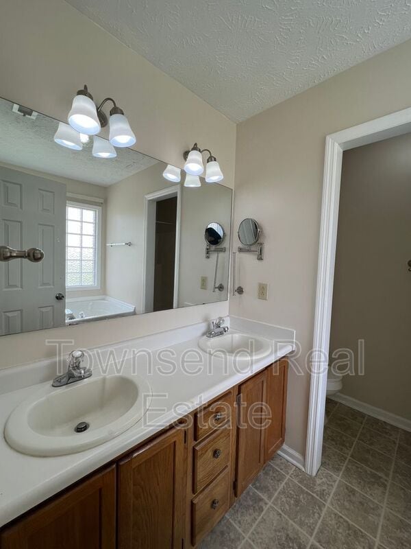 Building Photo - 3031 Kingfisher Dr