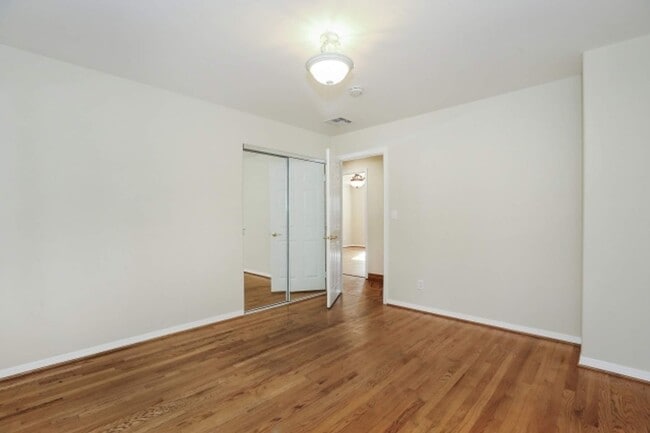 Building Photo - 4356 Kingswell Ave