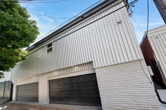 Building Photo - 234 Westheimer Rd