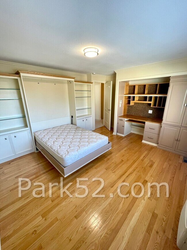 Building Photo - 2 Bedroom Tacoma Townhome