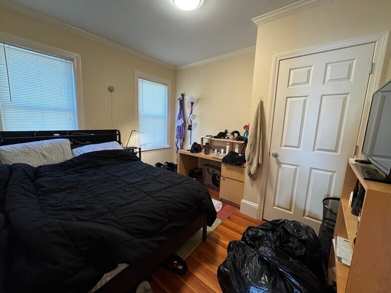 Building Photo - 136 Summer St