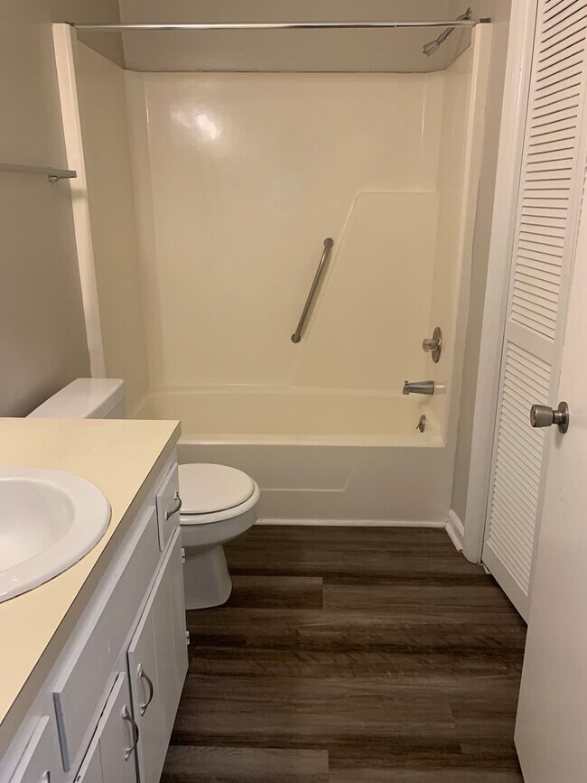 Building Photo - 920H