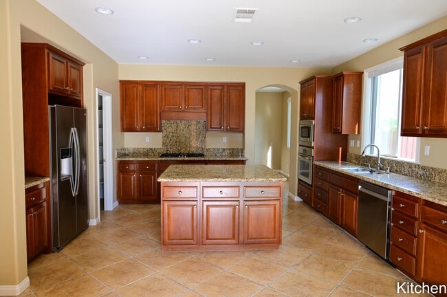 Building Photo - 1167 Vista Pointe Blvd