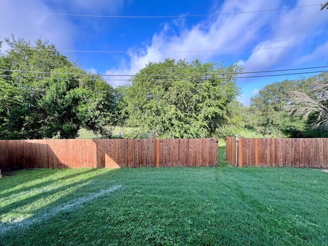 Building Photo - 11205 Forest Pass Ct