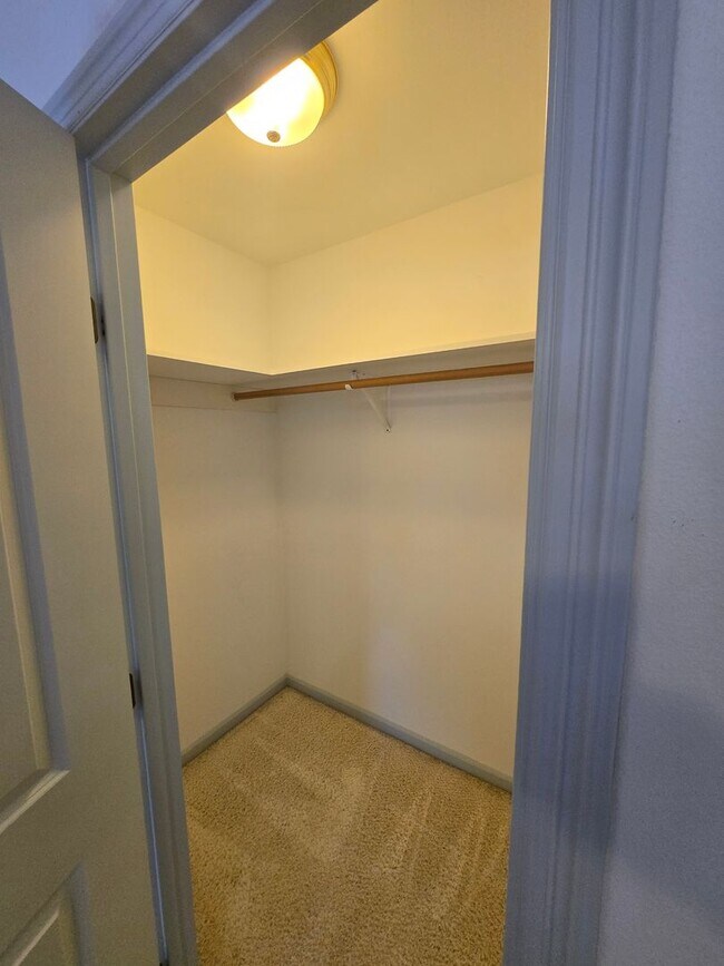 Building Photo - STATUS:AVAILABLE  | R17 | $ 2995