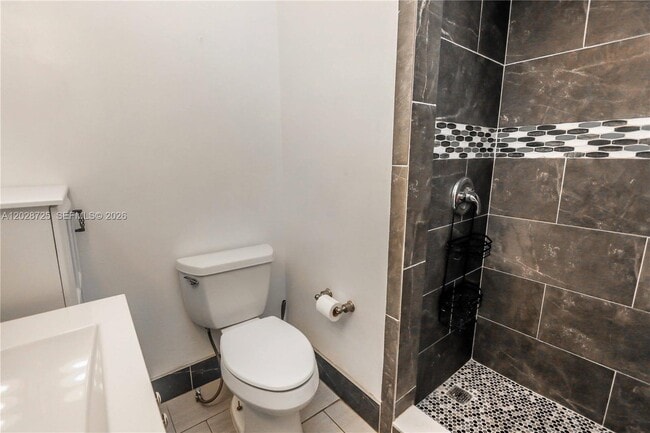 Building Photo - 706 S 19th Ave