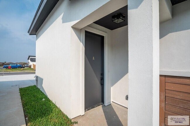 Building Photo - 3604 Hidalgo Cir